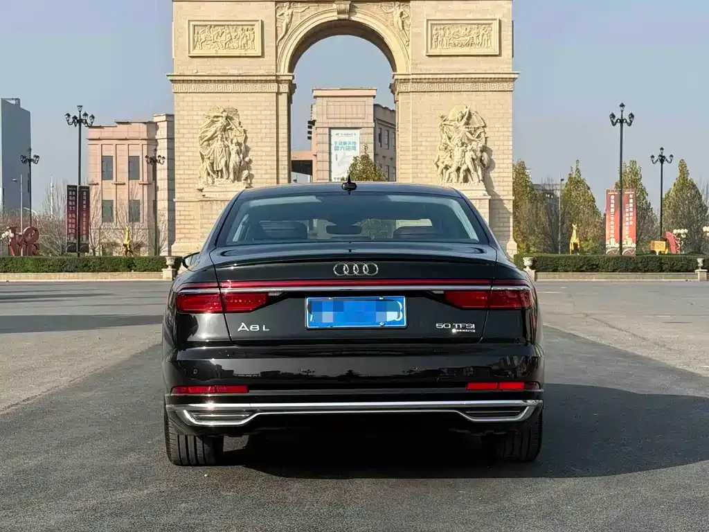Audi A8 — фото 5