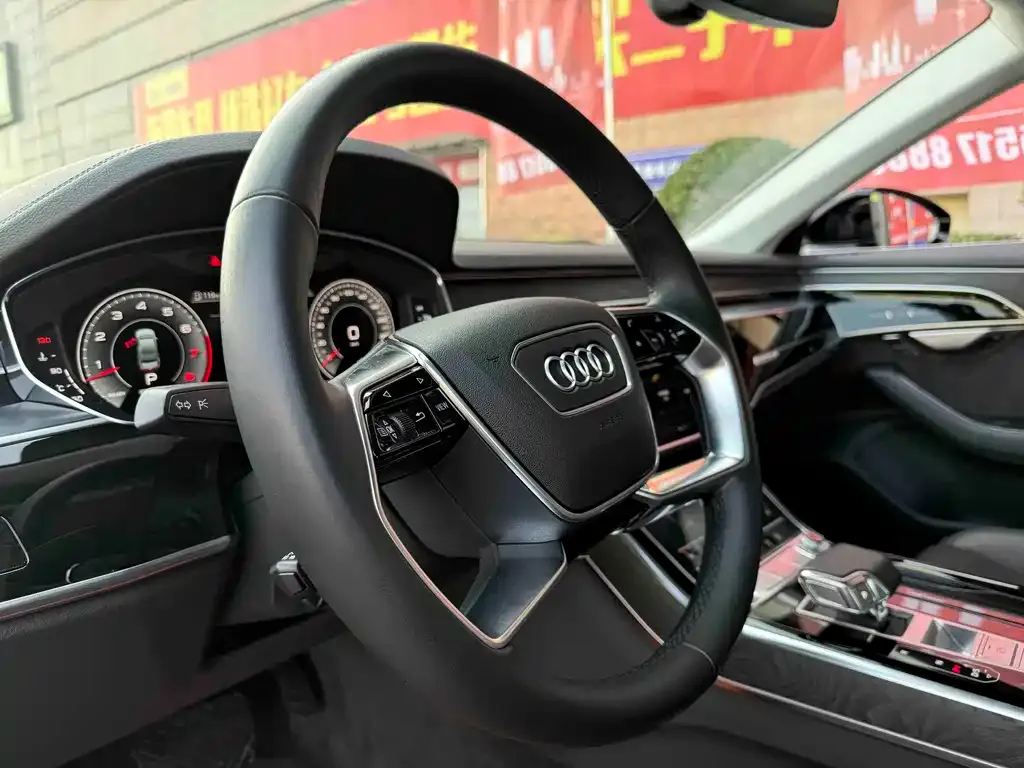 Audi A8 — фото 3