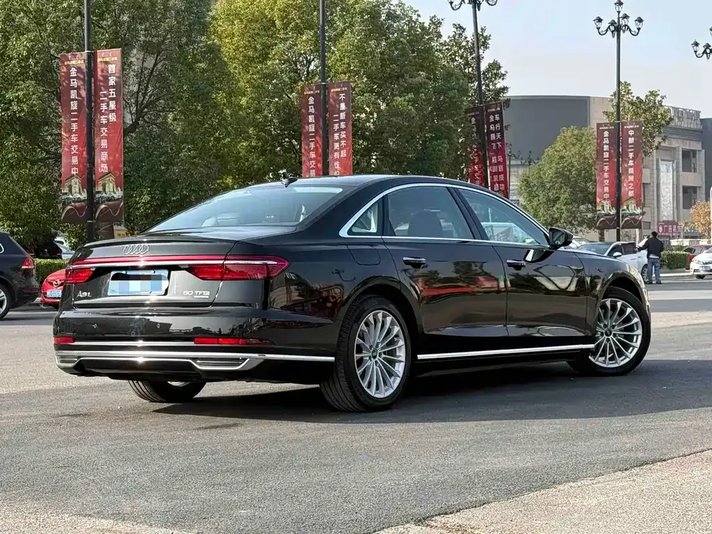 Audi A8 — фото 9