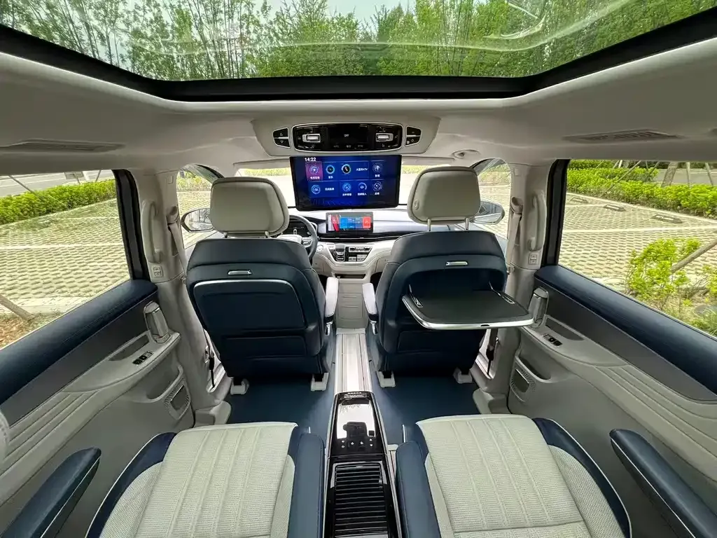 Roewe iMAX8 — фото 8