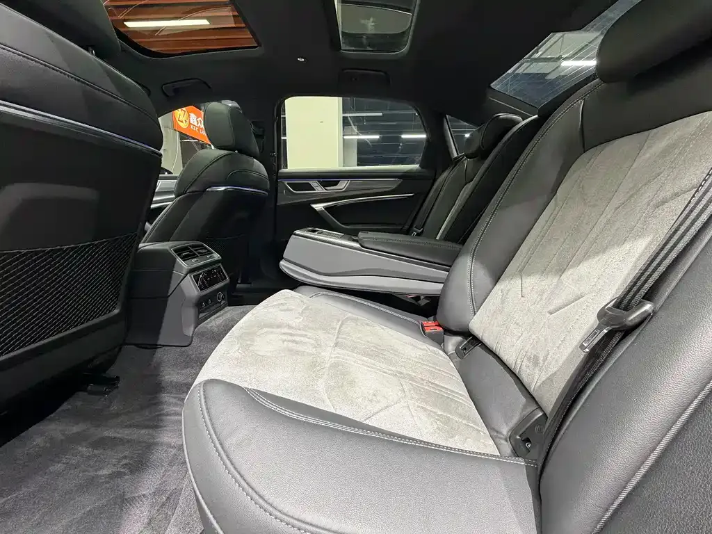 Audi A6L 2024 из CN, фото 8