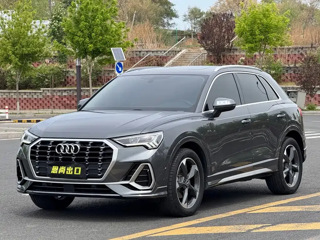 Audi Q3 — фото 1