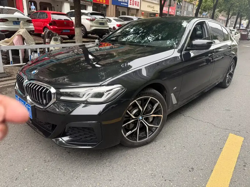 BMW 5 Series — фото 1