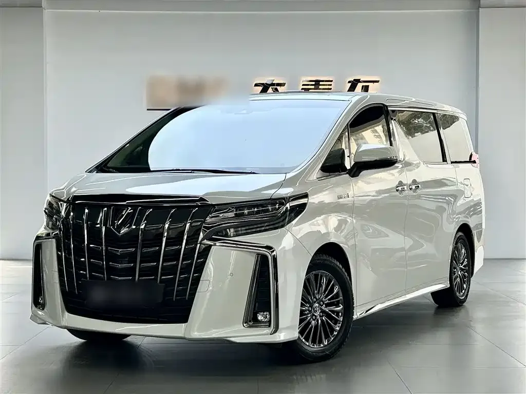 Toyota Alphard — фото 9