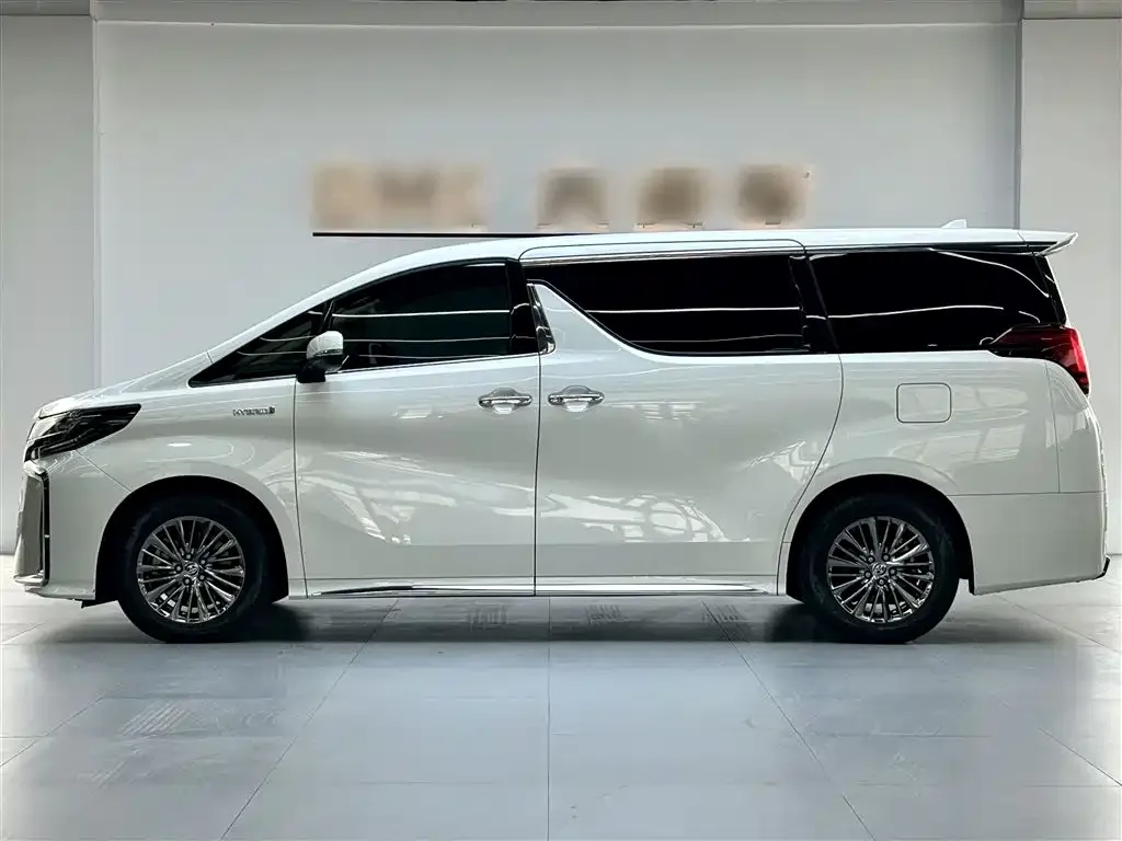 Toyota Alphard — фото 3