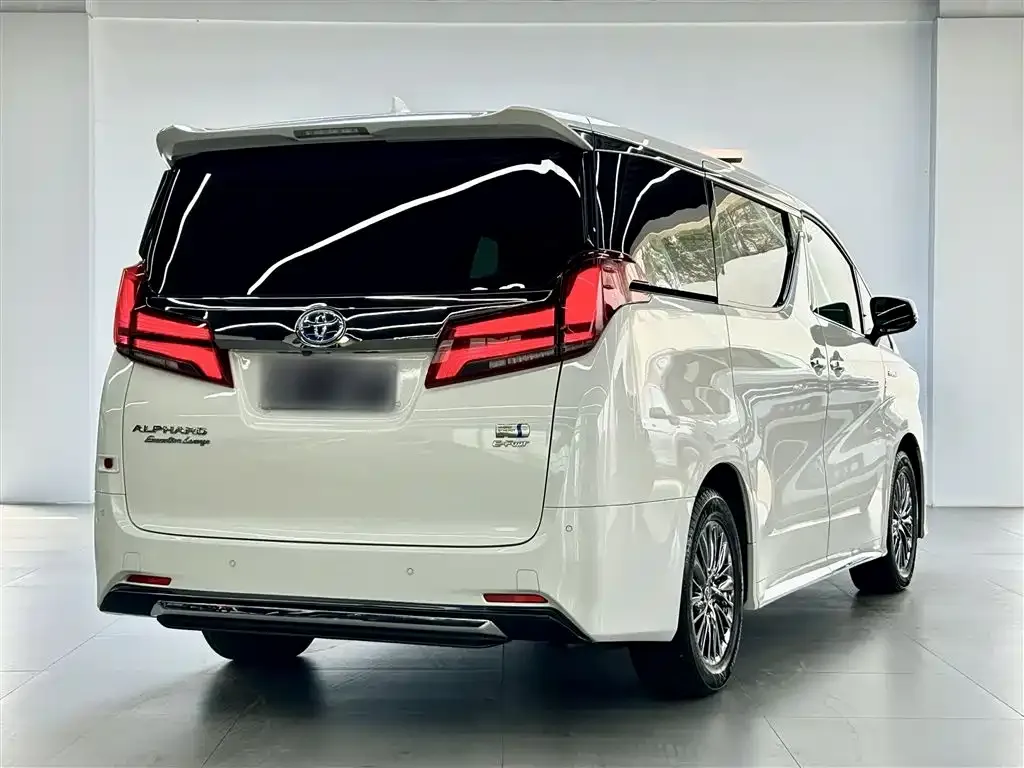 Toyota Alphard — фото 10