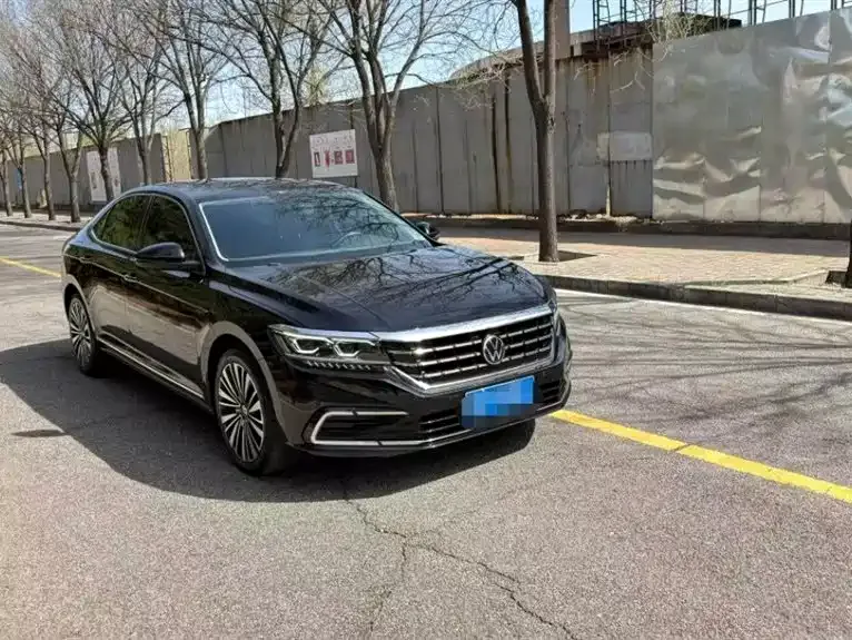 Volkswagen Passat — фото 1