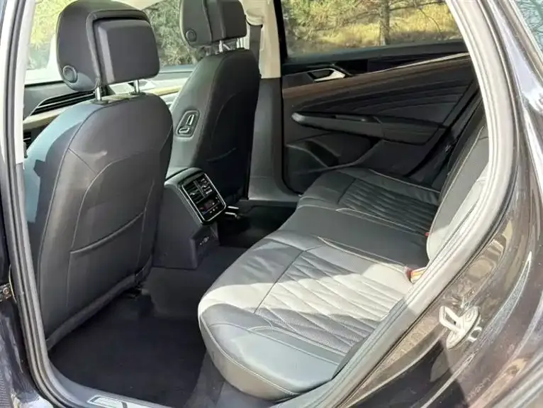 Volkswagen Passat — фото 7