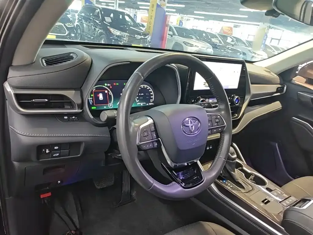 Toyota Highlander — фото 10