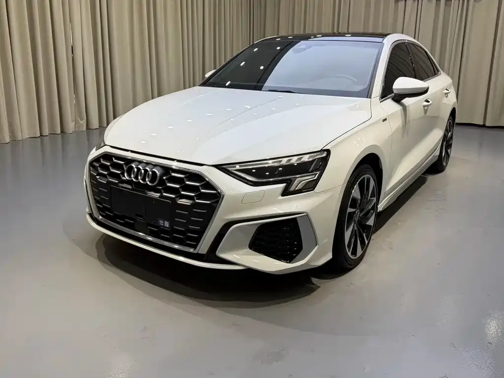 Audi A3 — фото 1