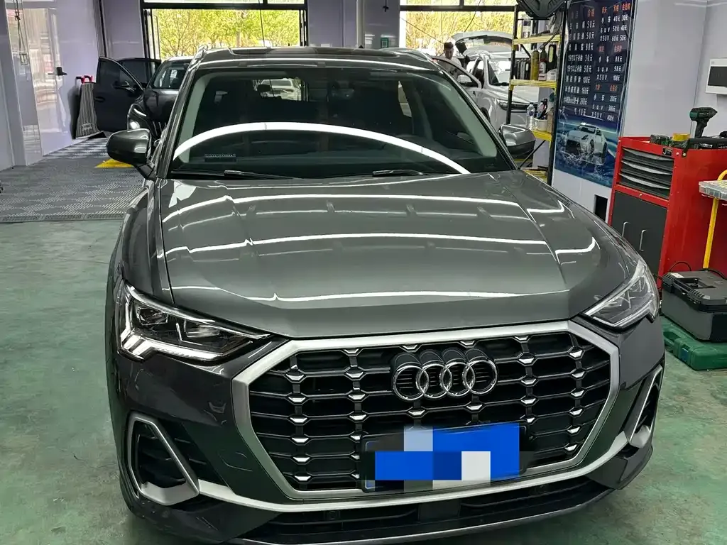 Audi Q3 — фото 1