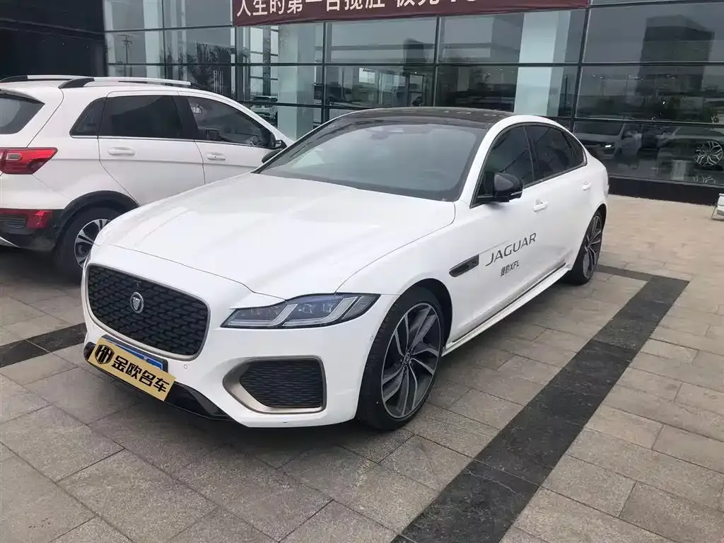 Jaguar XFL — фото 1