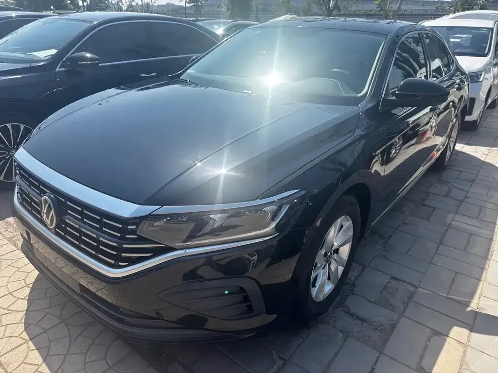 Volkswagen Passat — фото 1