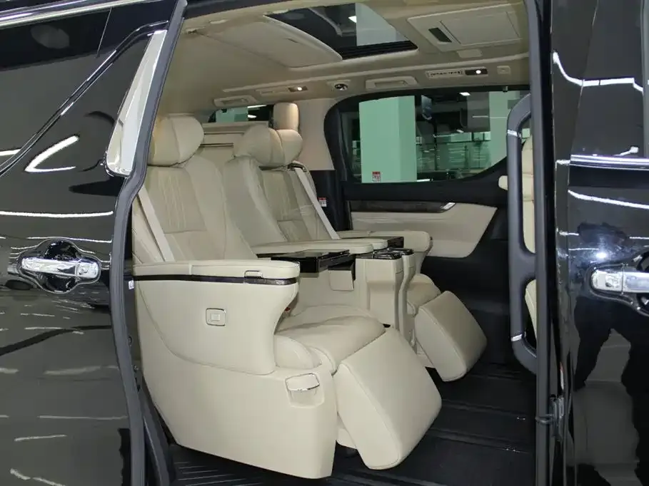 Toyota Alphard — фото 8