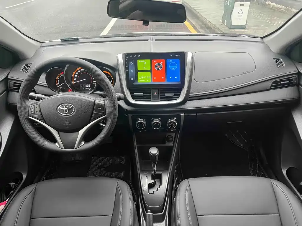Toyota Yaris L — фото 6