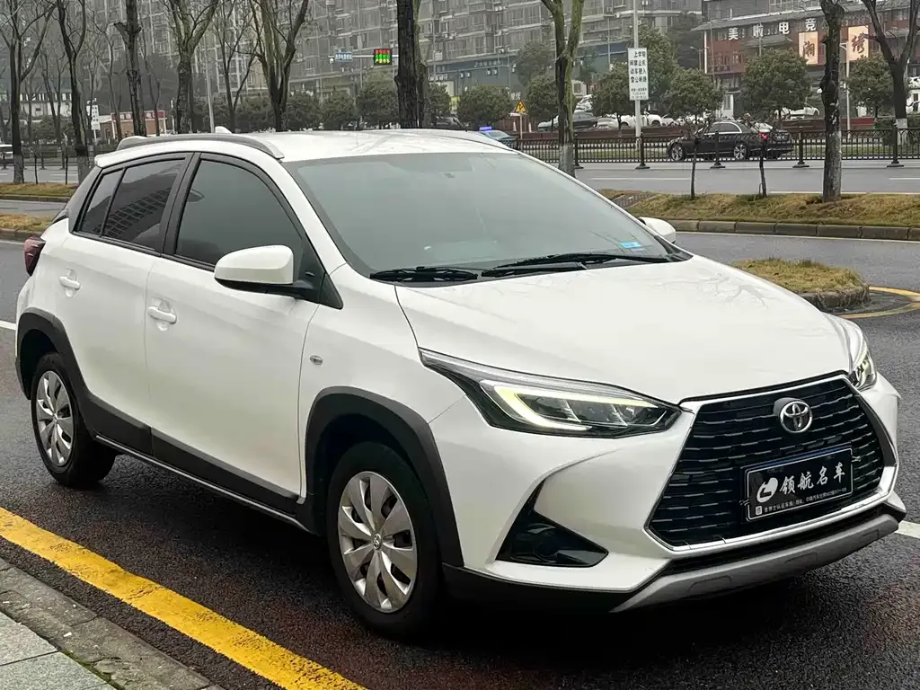 Toyota Yaris L — фото 8