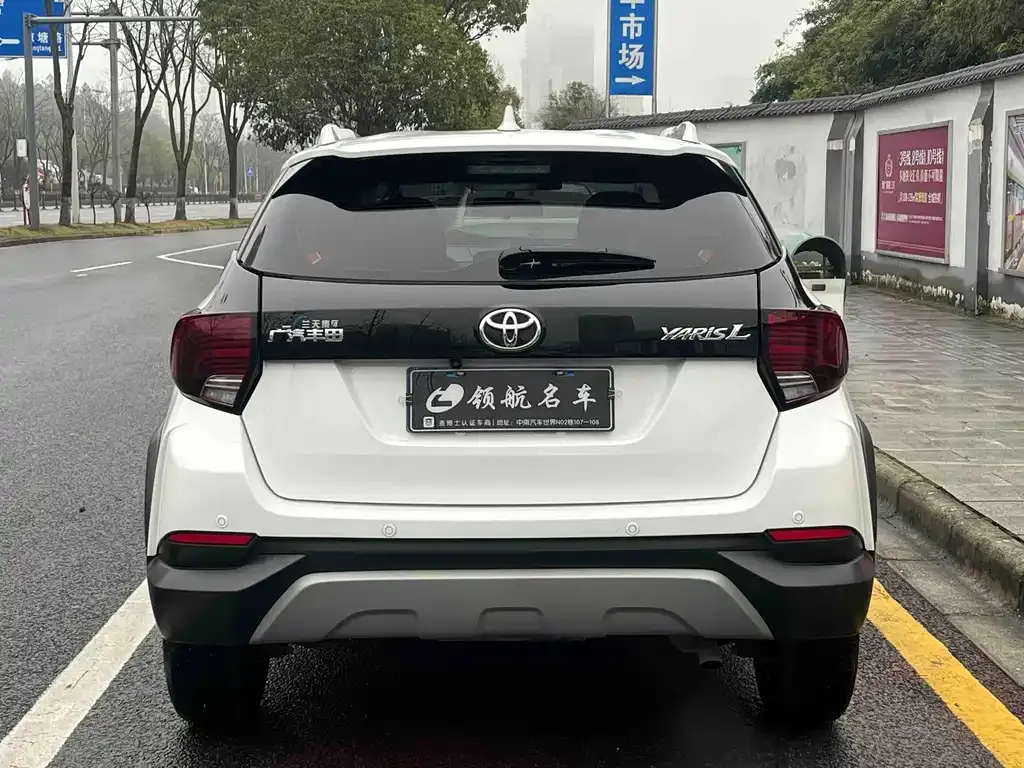 Toyota Yaris L — фото 5