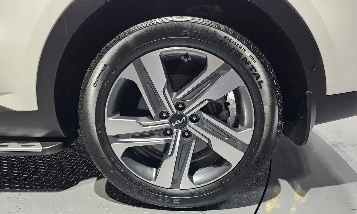 Kia Sorento — фото 10