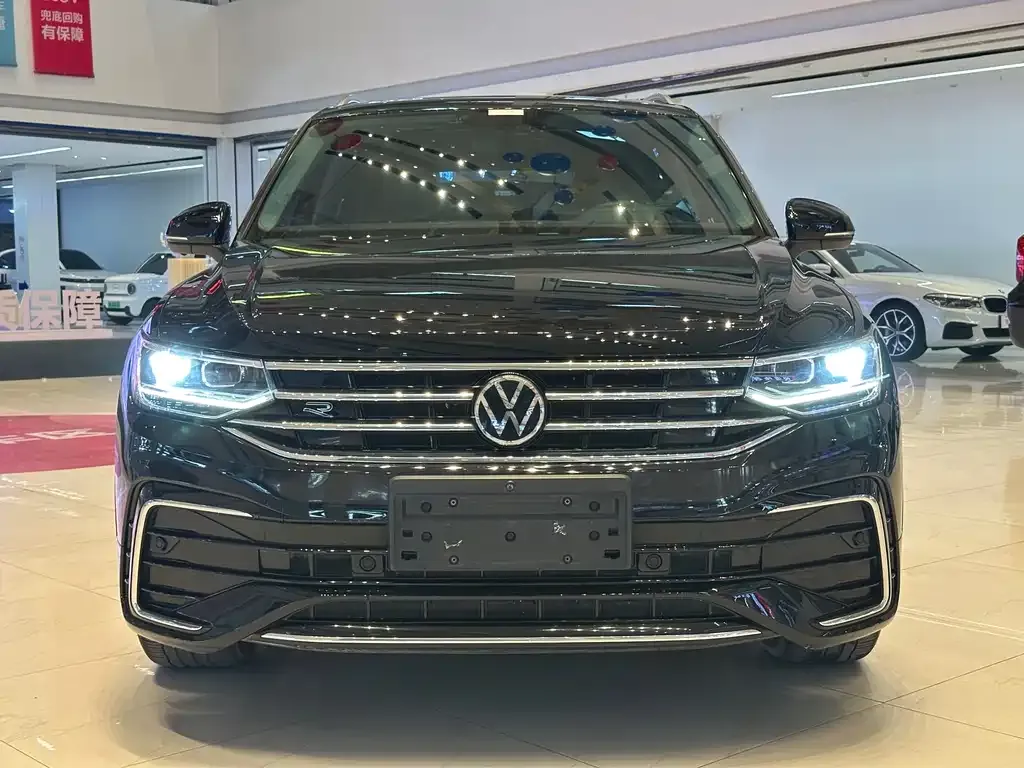 Volkswagen Tiguan L — фото 3