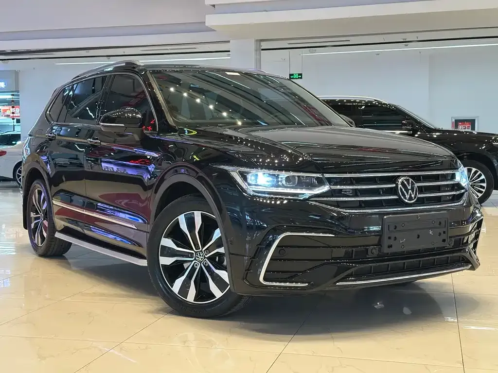 Volkswagen Tiguan L — фото 4