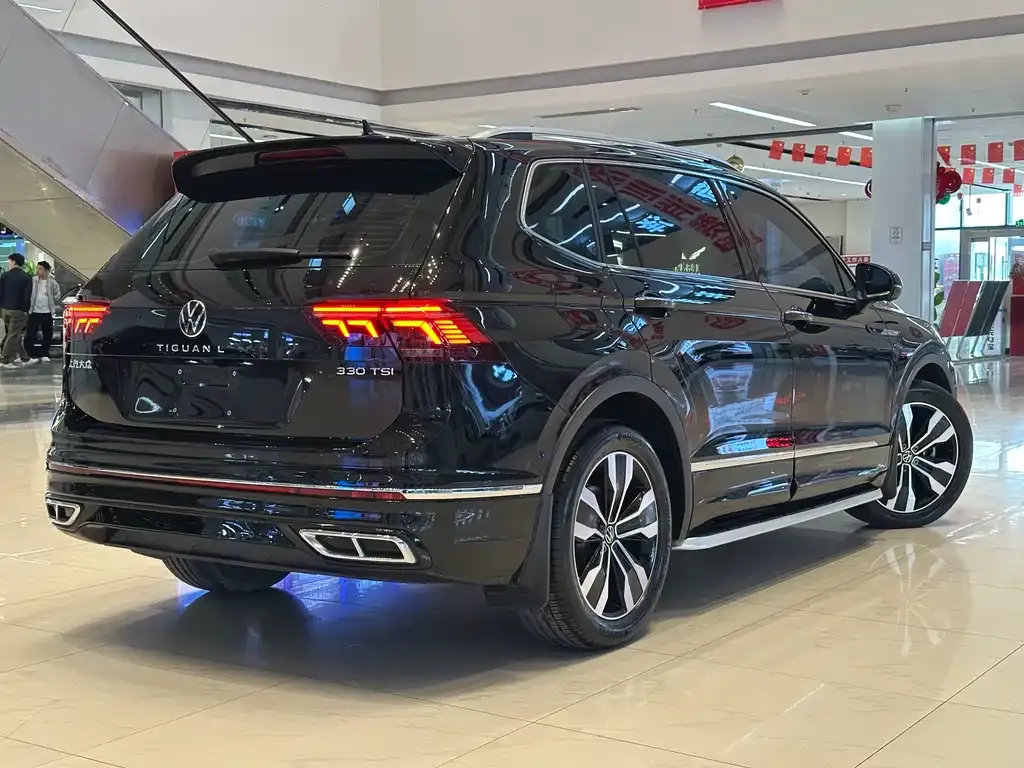 Volkswagen Tiguan L — фото 10