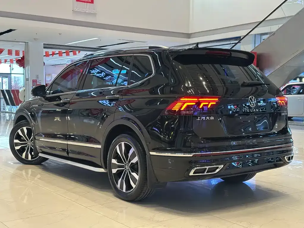 Volkswagen Tiguan L — фото 9