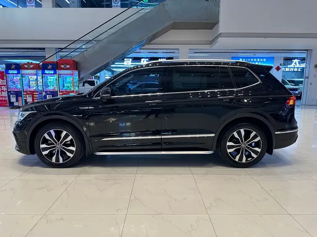 Volkswagen Tiguan L — фото 8
