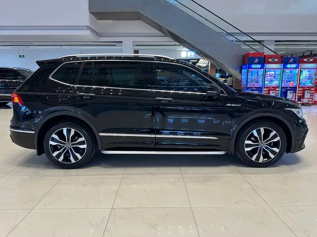Volkswagen Tiguan L — фото 5