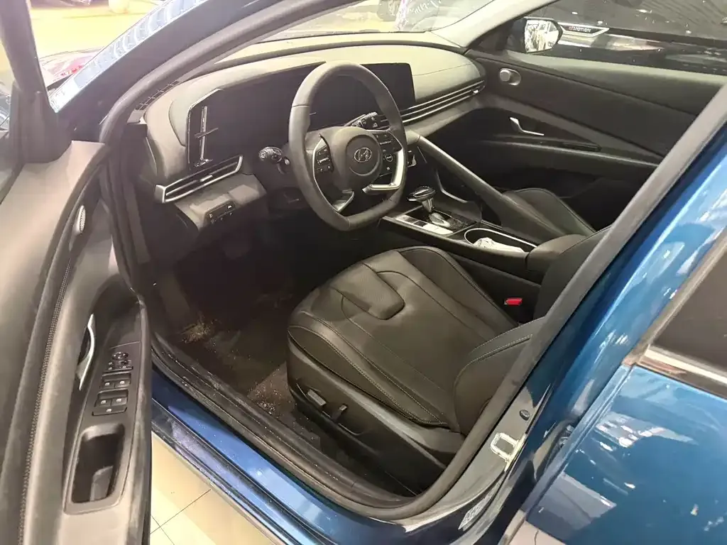 Hyundai Elantra — фото 10