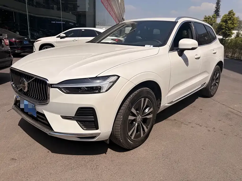 Volvo XC60 — фото 1