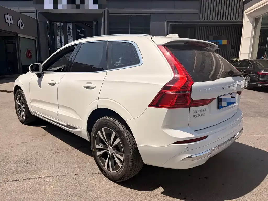 Volvo XC60 — фото 8