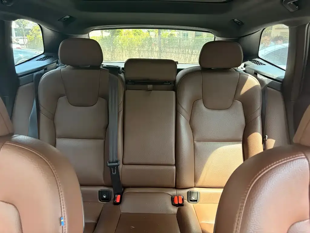 Volvo XC60 — фото 4