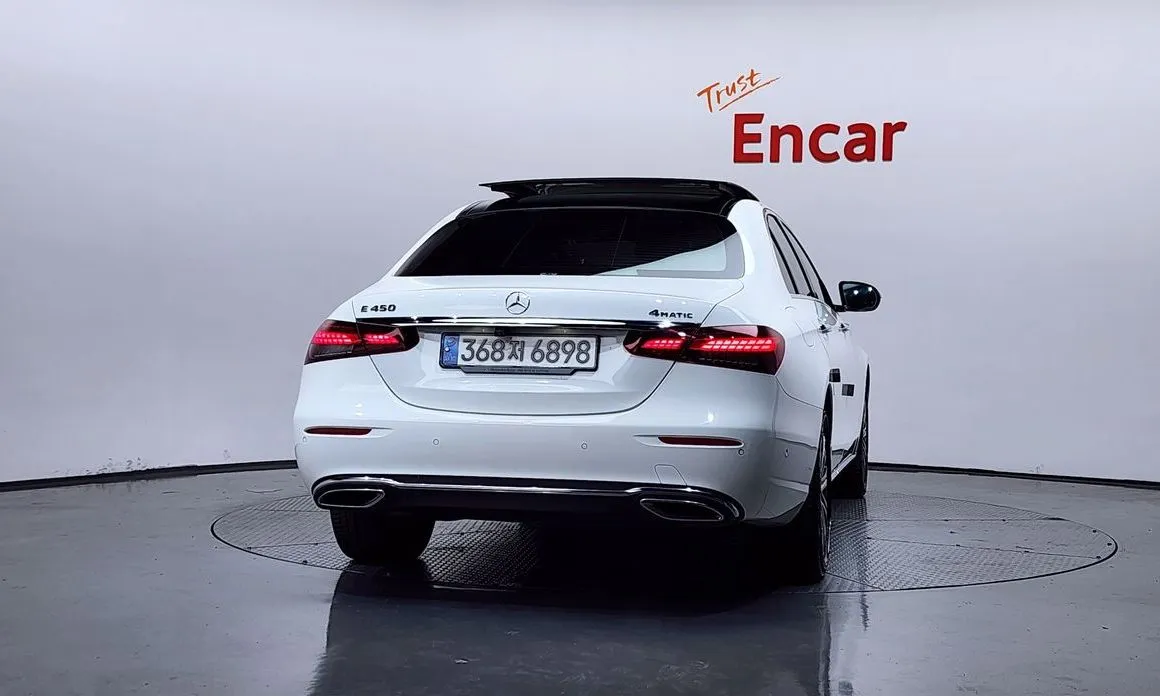 Mercedes-Benz E-Class — фото 2