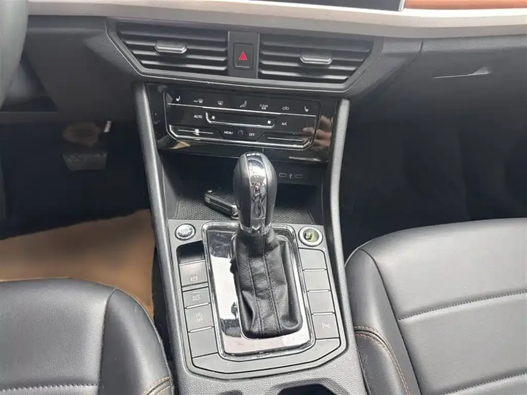 Volkswagen Bora 2023 из CN, фото 9