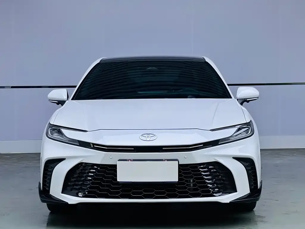 Toyota Camry — фото 2