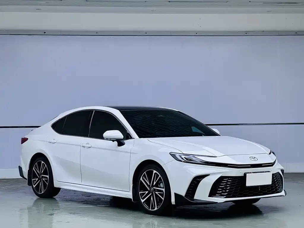 Toyota Camry — фото 7