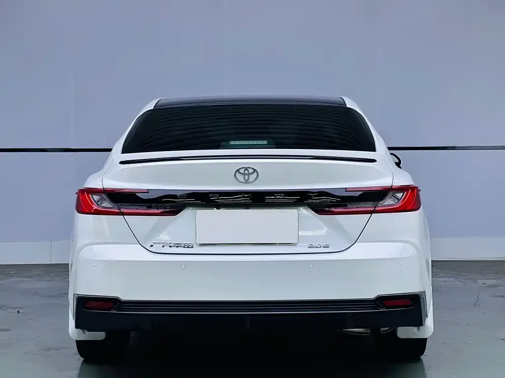 Toyota Camry — фото 10