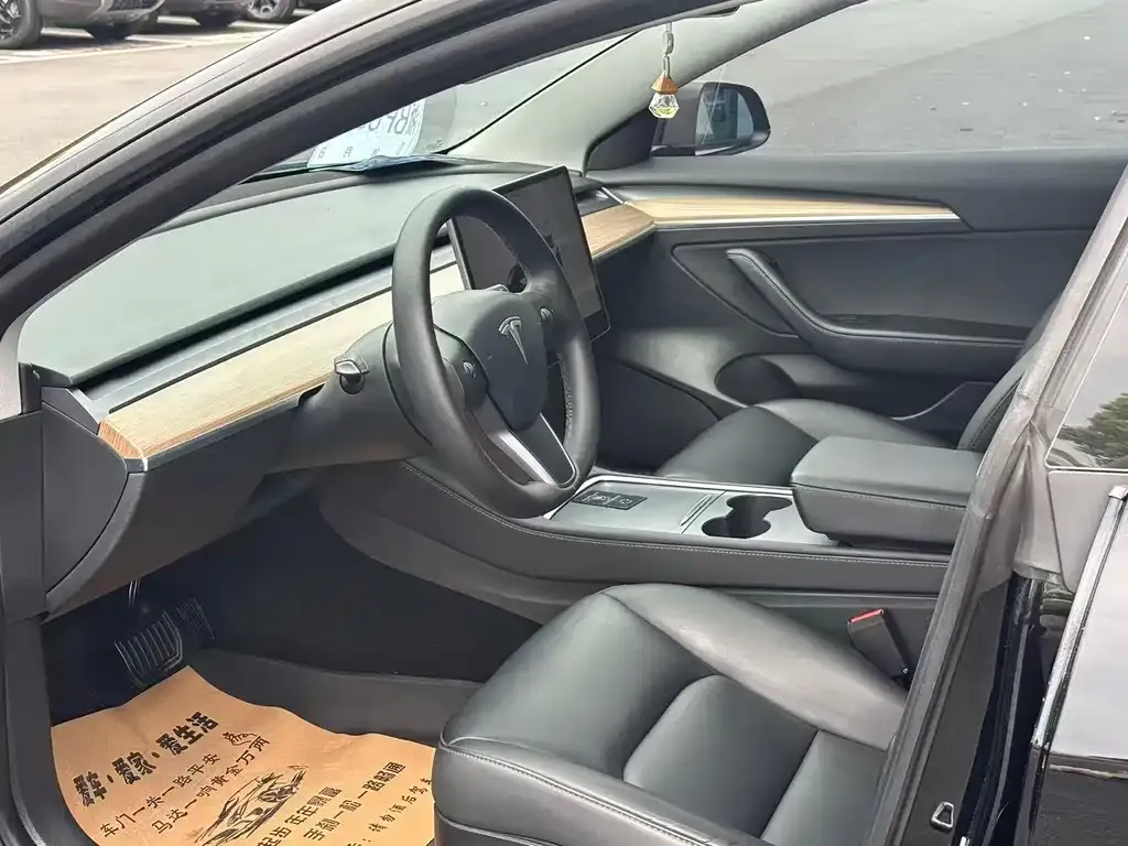 Tesla Model 3 — фото 8