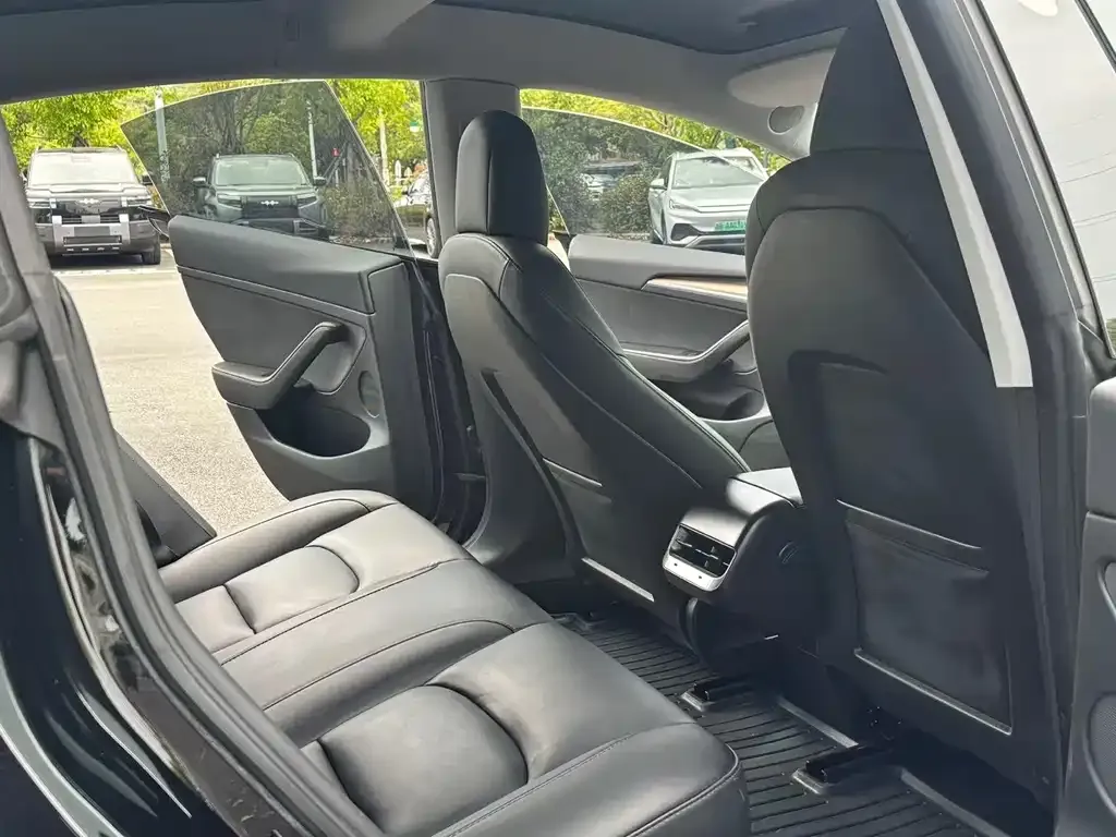 Tesla Model 3 — фото 2