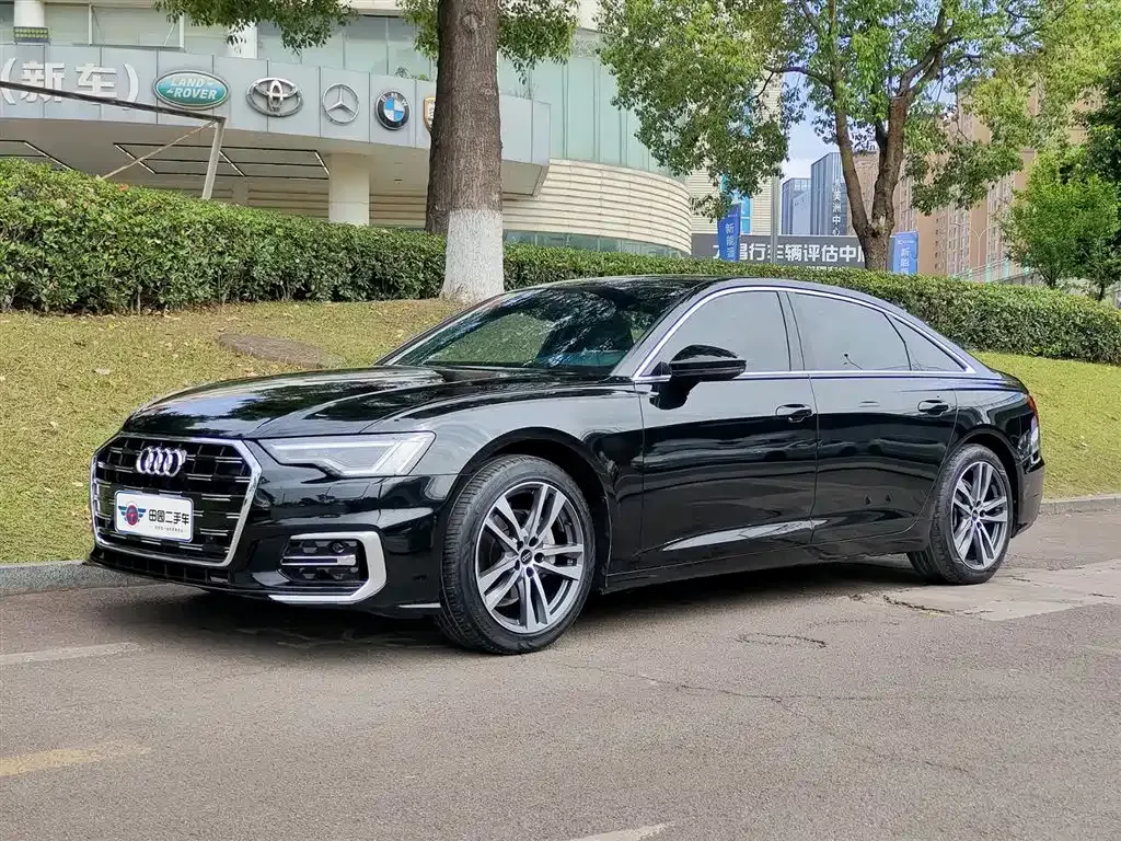 Audi A6L — фото 1