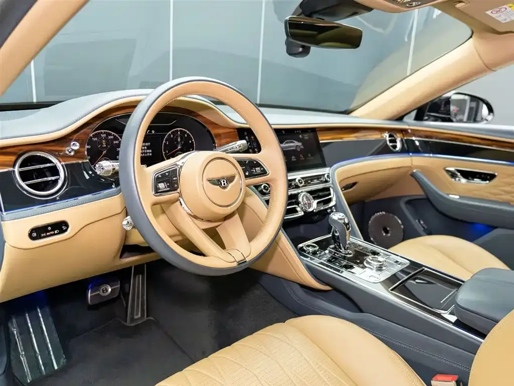Bentley Flying Spur — фото 9