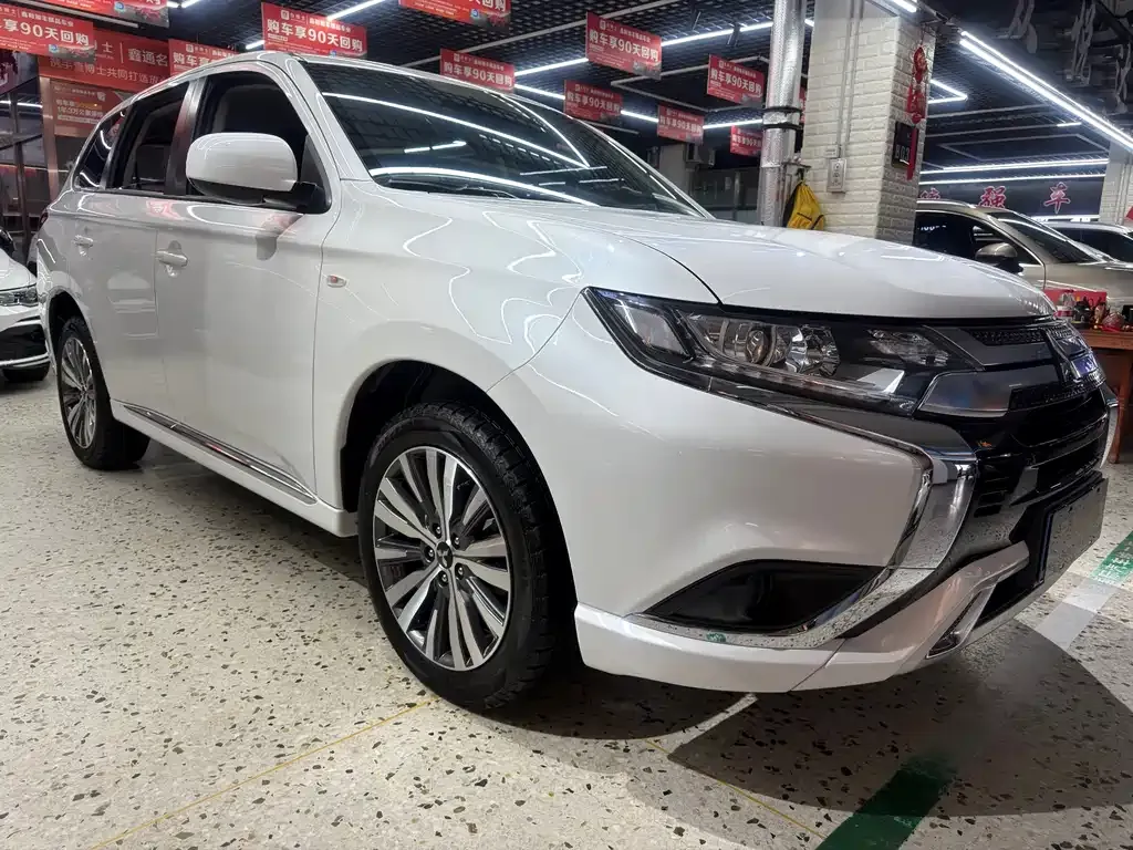 Mitsubishi Outlander — фото 3