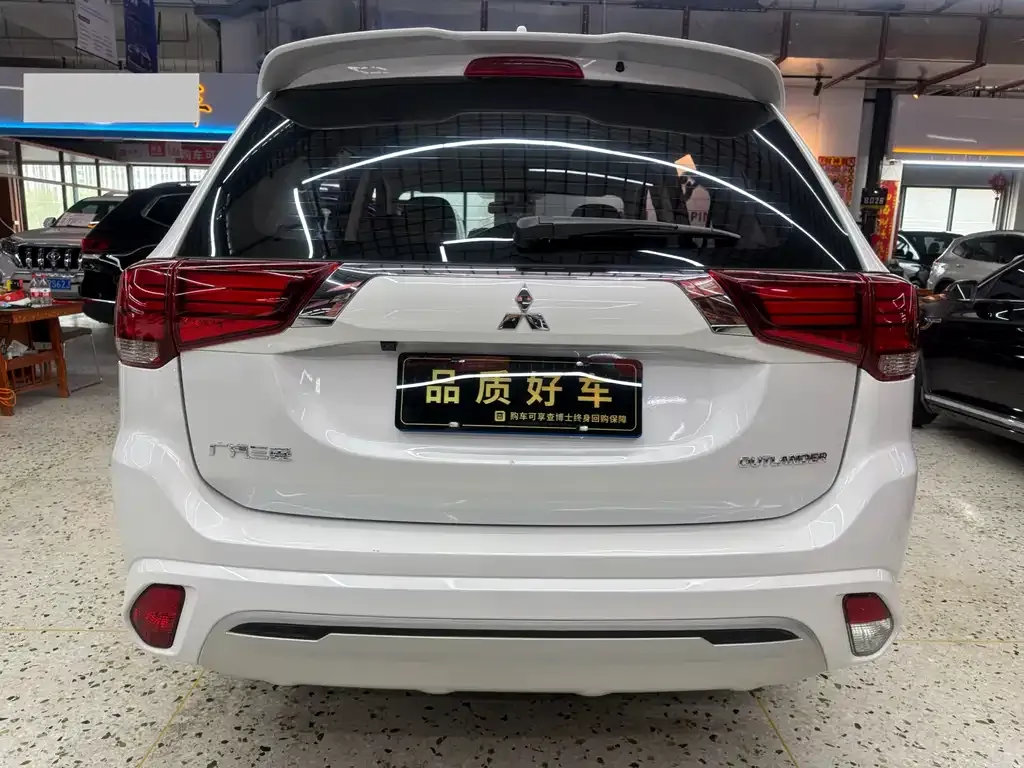 Mitsubishi Outlander — фото 2