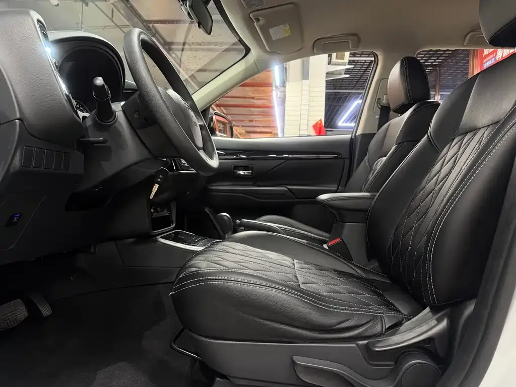 Mitsubishi Outlander — фото 10