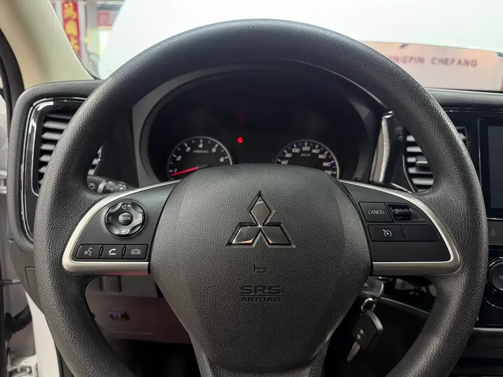 Mitsubishi Outlander — фото 6