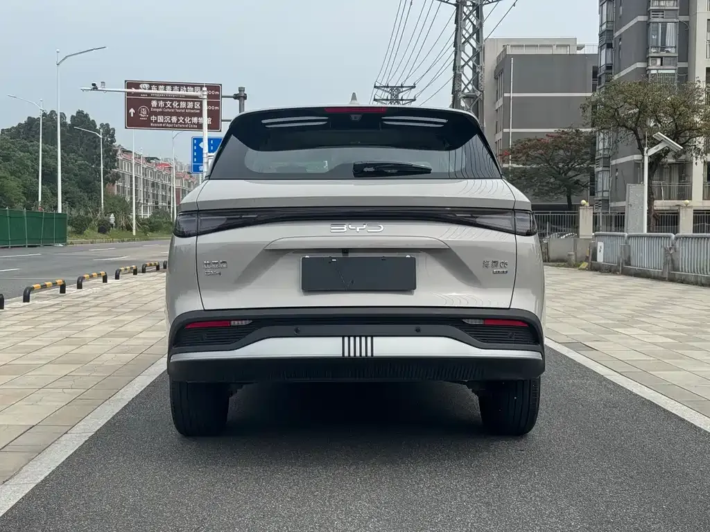 BYD Seal 05 DM-i — фото 9