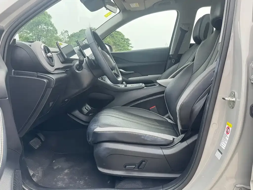 BYD Seal 05 DM-i — фото 10