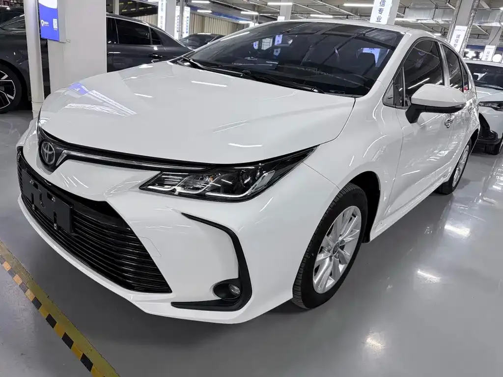 Toyota Corolla — фото 1