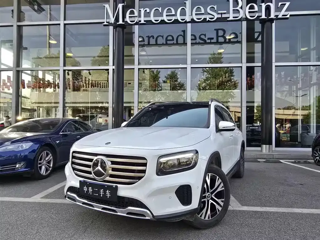 Mercedes-Benz GLB — фото 1
