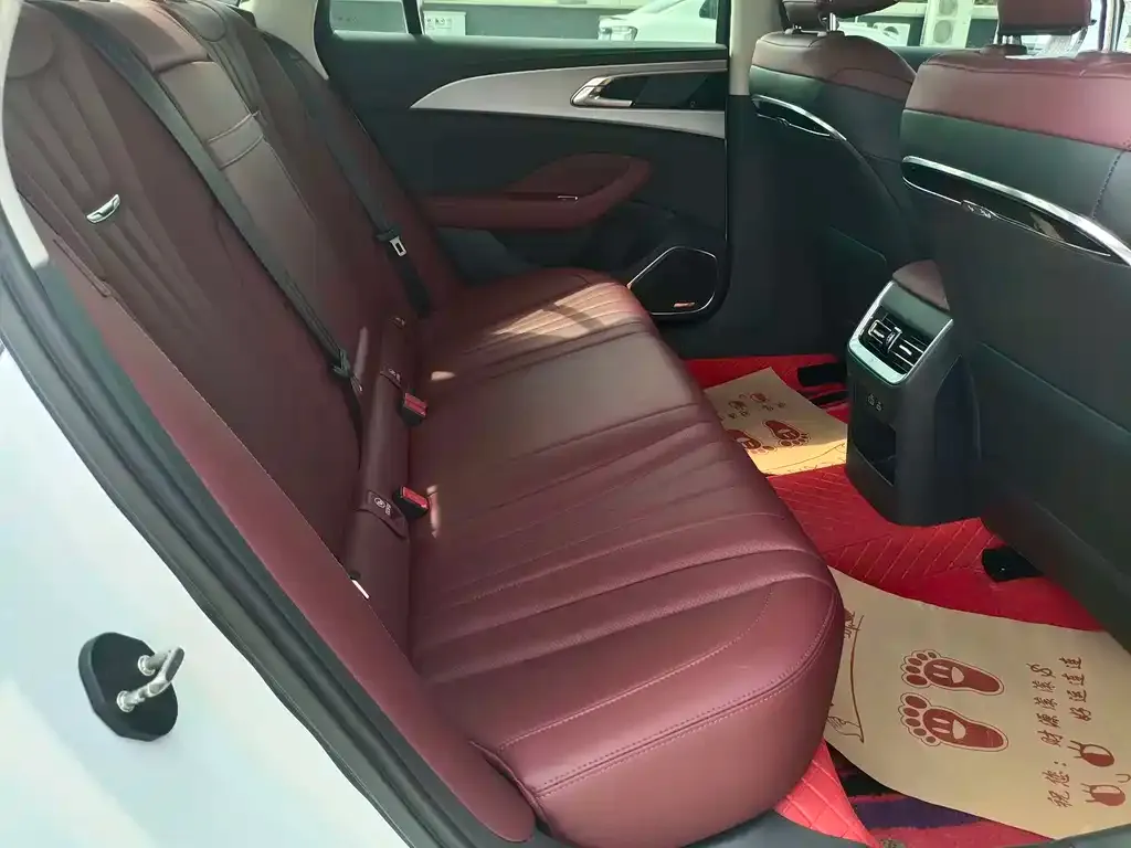 Hongqi H5 — фото 2